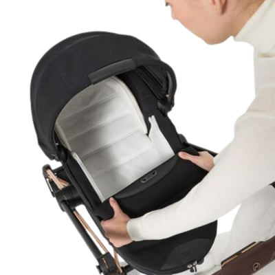 Moisés Infantil Cybex Mios/Coya Fold Lux Style Collection Sepia Black - Conforto Premium Desde o Nascimento